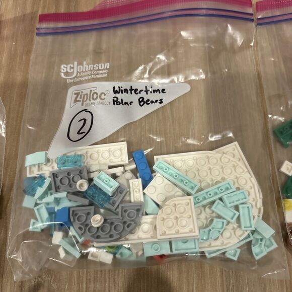 Lego Wintertime Polar Bears #40571 / 312 Pieces / 100% Complete w/Box & Manual - Picture 10 of 12